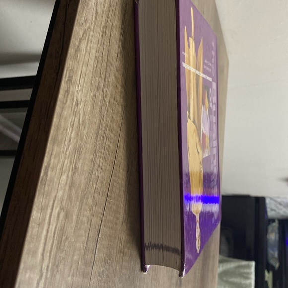 The business of fashion by Leslie Davis Burns and Nancy O. Bryant 2nd edition. - Picture 4 of 4